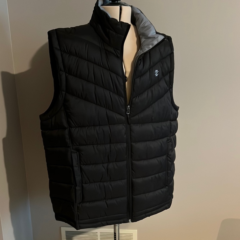 Izod size large black puffer vest
